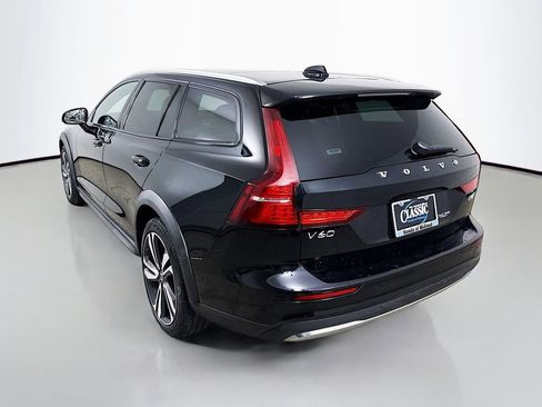 Used 2025 Volvo V60 B5 Cross Country Plus AWD/4WD image 5