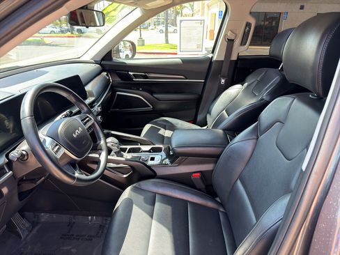 Used 2024 Kia Telluride S w/ S Sunroof Package FWD image 14