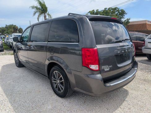 Used 2017 Dodge Grand Caravan SXT FWD image 5