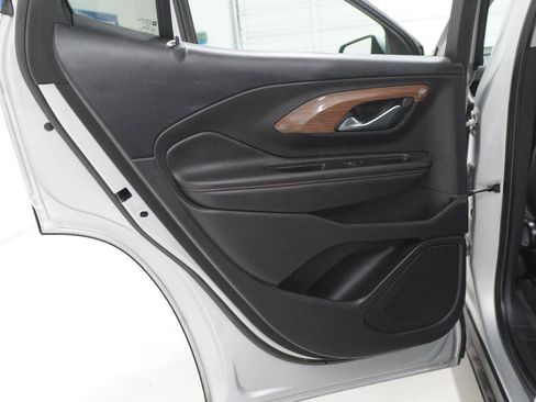 Used 2020 GMC Terrain SLE FWD image 27