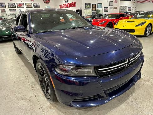 Used 2015 Dodge Charger SE w/ Sport Appearance Group image 4