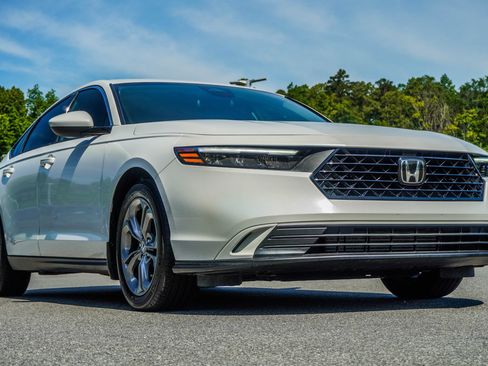Used 2023 Honda Accord EX image 4