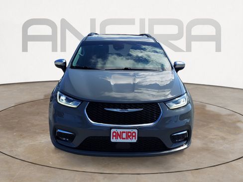 Used 2023 Chrysler Pacifica Limited FWD image 5