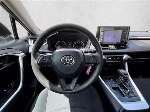 Used 2020 Toyota RAV4 LE FWD image 7