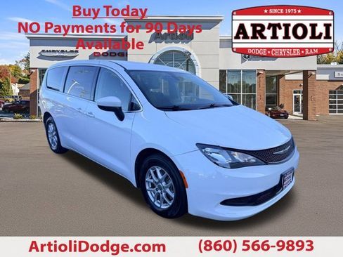 Certified 2022 Chrysler Voyager LX image 1