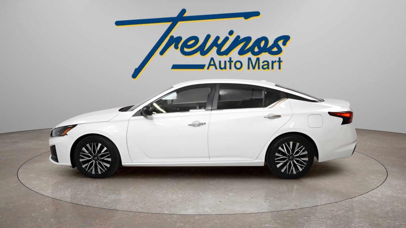 Used 2024 Nissan Altima 2.5 SV FWD image 10