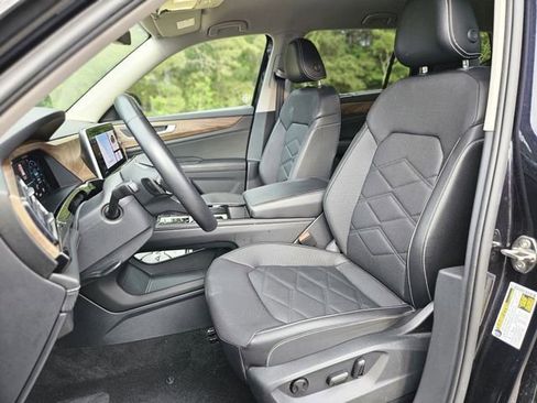 Used 2025 Volkswagen Atlas SE FWD image 31