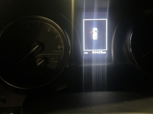 Used 2021 Toyota Camry SE image 8