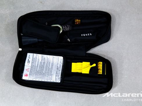 Used 2022 Ferrari SF90 Spider image 24