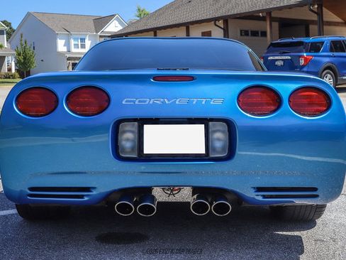 Used 1998 Chevrolet Corvette Coupe w/ Roof Pkg RWD image 17