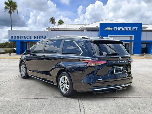 Used 2021 Toyota Sienna Limited FWD image 3