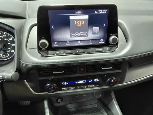 Used 2025 Nissan Rogue SV image 22