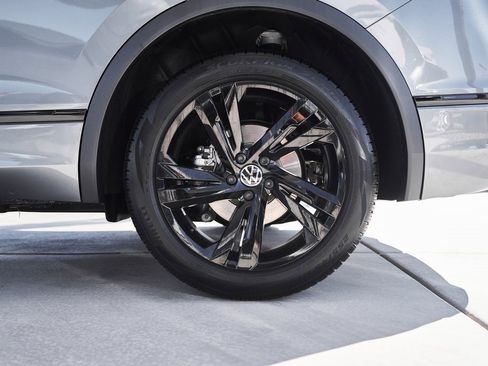 Used 2024 Volkswagen Tiguan SE R-Line image 8