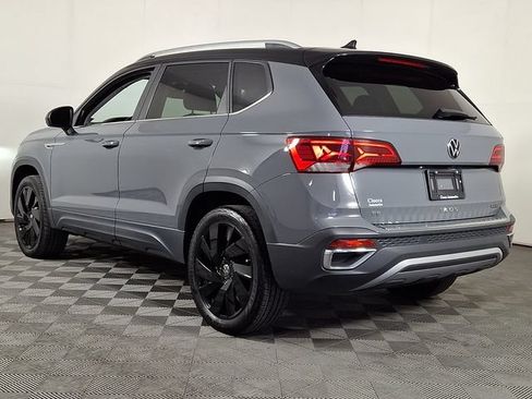 Used 2023 Volkswagen Taos SE w/ Panoramic Sunroof Package AWD/4WD image 7