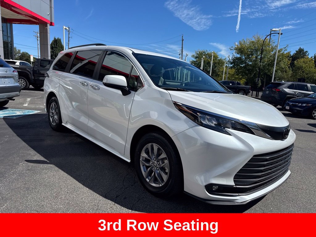 Certified 2026 Toyota Sienna XLE FWD image 10