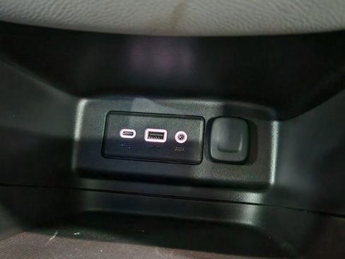 Used 2019 Chevrolet Equinox LS image 34