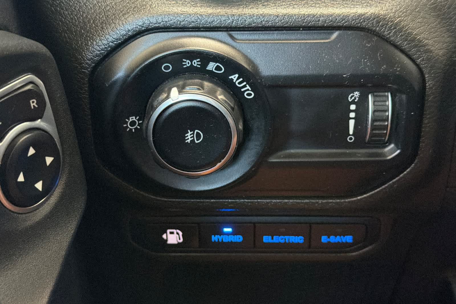 Used 2023 Jeep Wrangler Unlimited AWD/4WD image 30