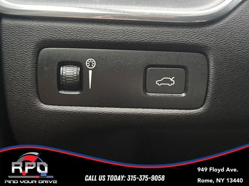 Used 2020 Volvo XC60 T6 Momentum image 29