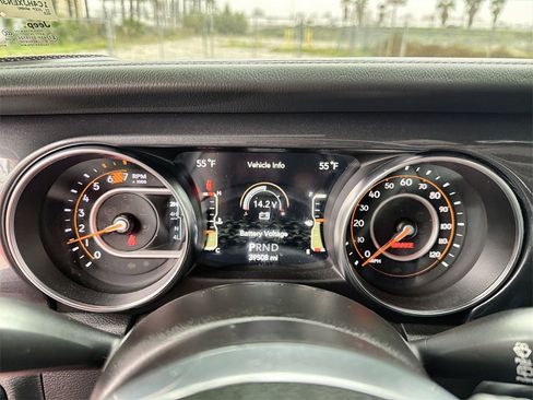 Used 2021 Jeep Wrangler Unlimited Sahara image 10