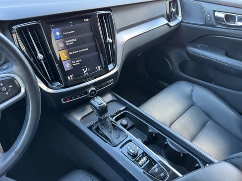 Used 2020 Volvo S60 T5 Momentum FWD image 31