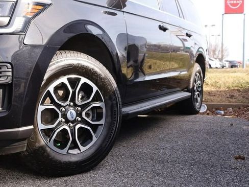 Used 2024 Ford Expedition Max XLT image 2
