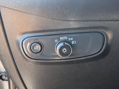 Certified 2021 Chevrolet Equinox LS w/ LS Convenience Package FWD image 16