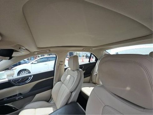 Used 2020 Lincoln Continental AWD w/ Premium Package image 8