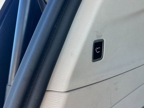 Certified 2024 Chrysler Pacifica Touring-L image 22