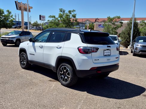 Used 2025 Jeep Compass Trailhawk AWD/4WD image 3