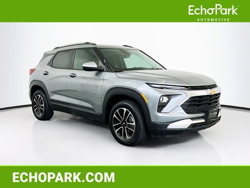 Used 2025 Chevrolet TrailBlazer LT image 1