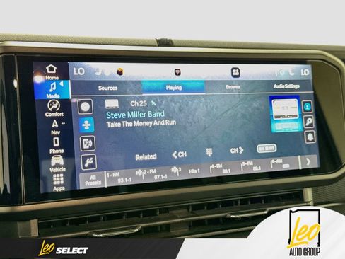 Used 2024 Jeep Gladiator Rubicon w/ Technology Group AWD/4WD image 18