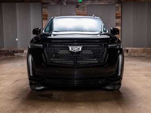 Used 2023 Cadillac Escalade Sport Platinum image 2