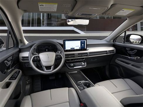 New 2026 Lincoln Corsair Premiere image 9