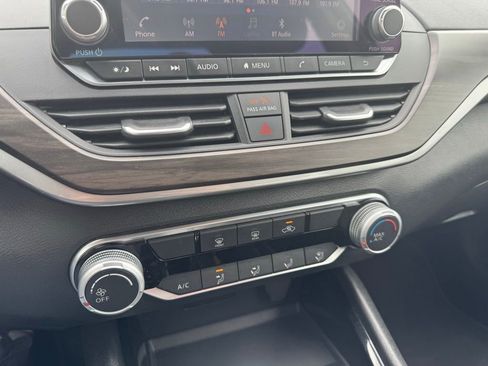 Used 2024 Nissan Altima 2.5 SV FWD image 12