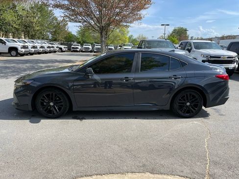 Used 2025 Toyota Camry SE image 4