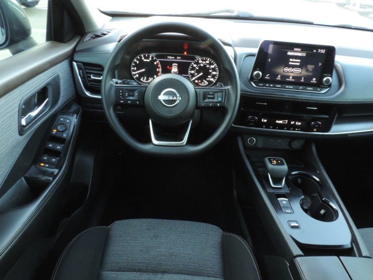 Used 2023 Nissan Rogue SV FWD image 21