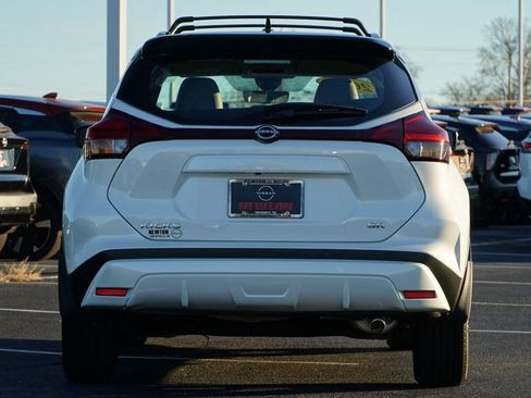 Used 2024 Nissan Kicks SR w/ SR Premium Package image 6