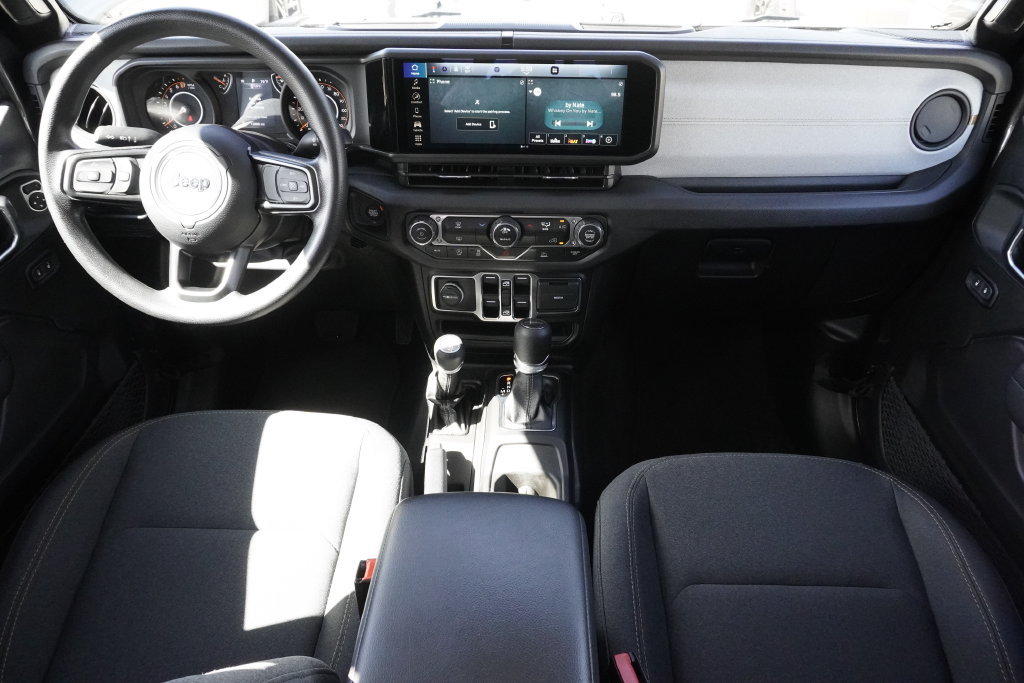 Used 2025 Jeep Gladiator Sport AWD/4WD image 9