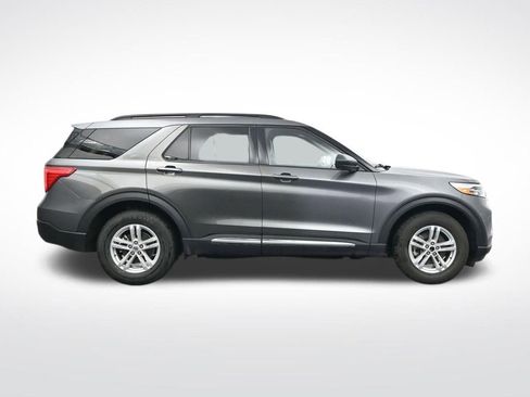 Used 2024 Ford Explorer XLT w/ Equipment Group 202A AWD/4WD image 4