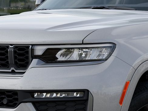New 2026 Jeep Grand Cherokee Limited AWD/4WD image 36