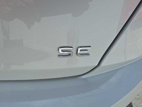 Used 2024 Volkswagen Jetta SE FWD image 8