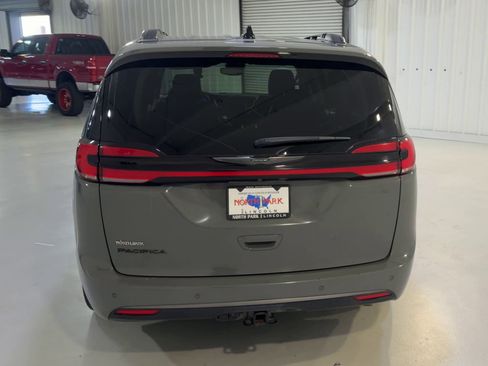 Used 2023 Chrysler Pacifica Touring-L w/ Road Tripper Package FWD image 8