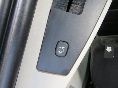 Used 2012 Chrysler Town & Country Touring image 28