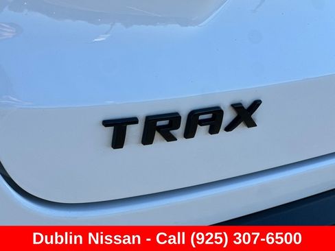 Used 2025 Chevrolet Trax RS FWD image 51