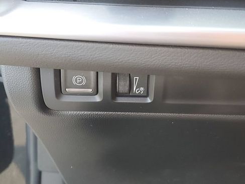 Certified 2024 Cadillac XT4 Luxury w/ Cold Weather Package AWD/4WD image 14