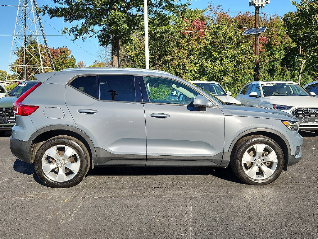 Used 2021 Volvo XC40 T5 Momentum w/ Premium Package AWD/4WD image 13