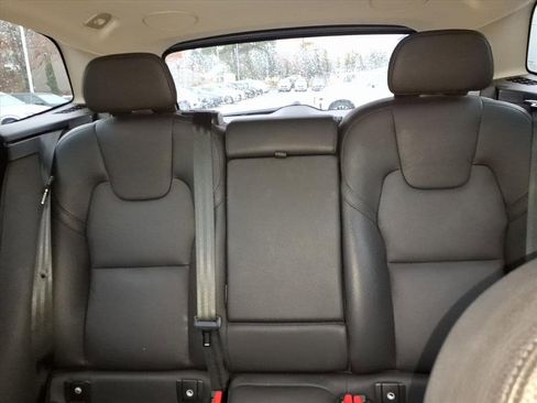 Used 2024 Volvo XC60 B5 Plus image 19