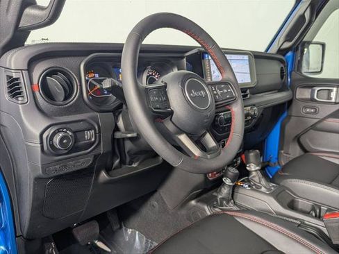 Certified 2024 Jeep Wrangler Unlimited Rubicon AWD/4WD image 11