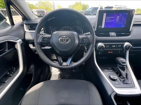 Used 2023 Toyota RAV4 LE image 5
