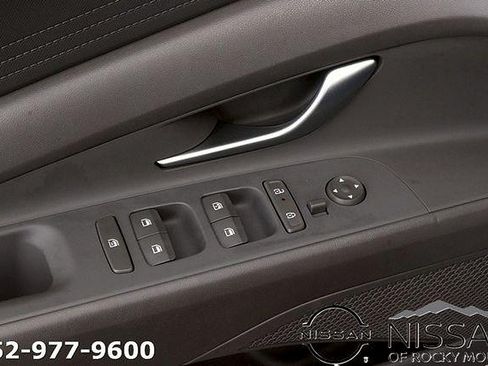 Used 2024 Hyundai Elantra SEL FWD image 10